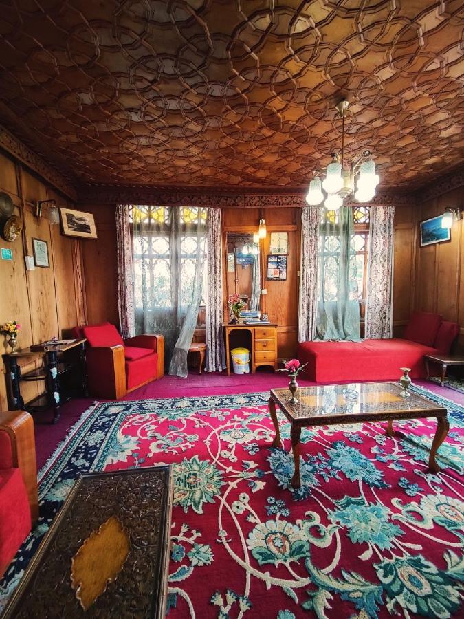 Shiraz Deluxe Houseboat Hostel Srinagar  Exterior photo